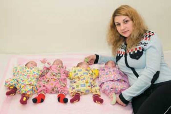 После ЭКО в Минском областном роддоме женщина родила 4 детей сразу