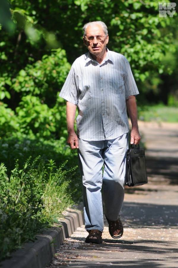 90-летний белорусский гематолог рассказал, почему после трех часов дня не ест и не пьет, и почему не советует диеты