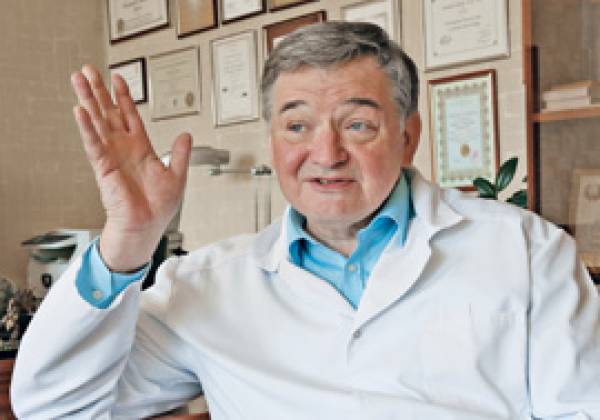 Главный кардиолог Беларуси Александр Мрочек - изобретатель генератора ультразвука, который разрушает тромбы