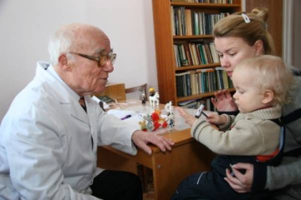На консультацию к профессору Георгию Шанько везут малышей с эпилепсией, тиками, парезами, нарушением речи и задержкой психического развития, судорогами, детским церебральным параличом