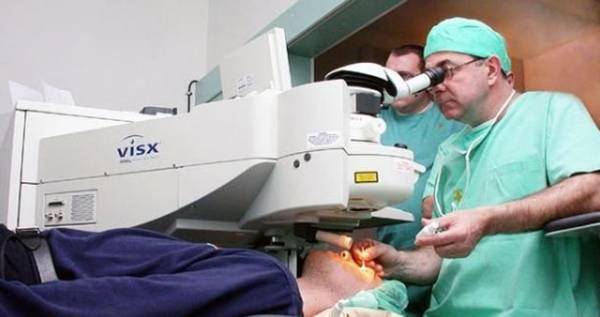 В 10-й минской больнице исправляют зрение с помощью лазерной методики, одобренной NASA