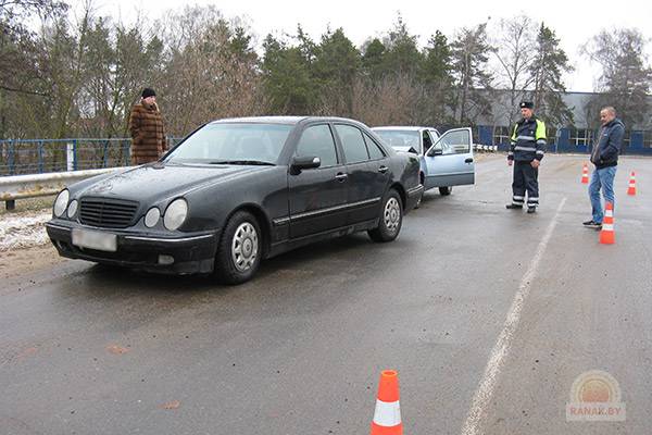 В Светлогорске священник с признаками алкогольного опьянения врезался в Mercedes