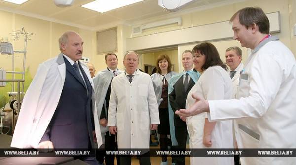 Александр Лукашенко посетил 5 роддом Минска: На детей и на тех, кто рожает, мы денег жалеть не должны