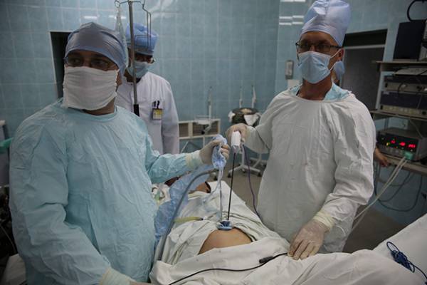 Гинекологическая больница Минска: врачи впервые удалили опухоль матки через пупок (однопортовый лапароскопический доступ)