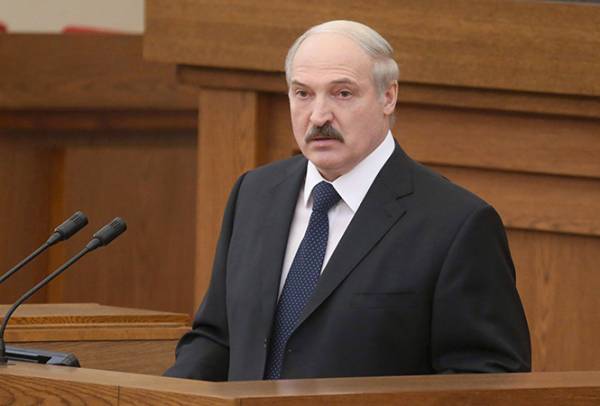 Президент Беларуси пообещал активно внедрять добровольное медицинское страхование и развивать рынок платных медицинских услуг