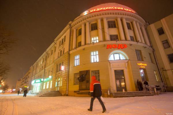 Лодэ. Медицинский центр на Независимости в Минске собирается судиться за право пользоваться входом в здание