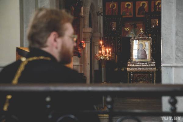 Аборты, обжорство, наркомания. В каких грехах белорусы признаются на исповеди?