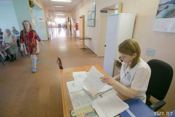Репортаж из психиатрического отделения РНПЦ Психического здоровья в Минске: даже ночью здесь полностью не выключают свет, двери в палаты не закрывают ни при каких условиях