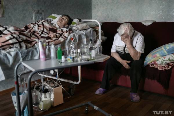 После публикации приехал министр Малашко к 76-летней матери, ухаживающей дома за дочерью в коме уже 6 лет