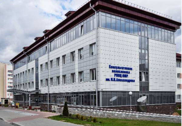 Работник РНПЦ детской онкологии задержан за взятки в 30 тысяч долларов