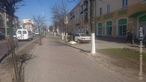 Машина с мертвым водителем сбила женщину насмерть в Гомеле