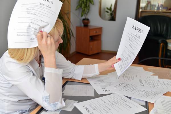 Куда врачу в Беларуси жаловаться на пациента?