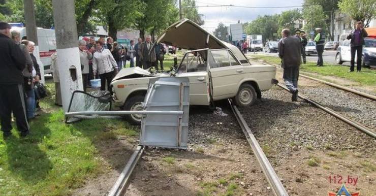 В Витебске 78-летний водитель врезался в столб