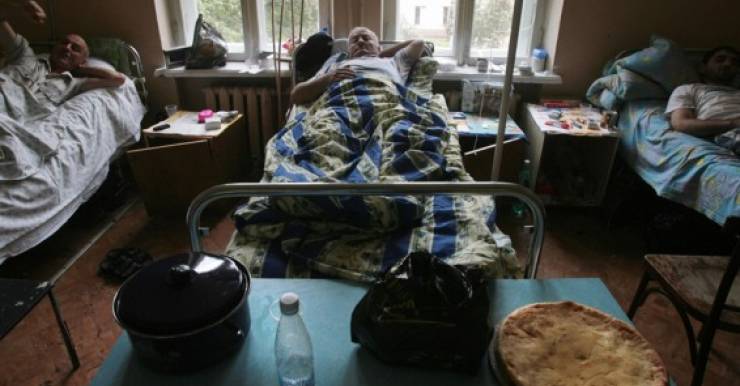 Скученность и сложность гигиенических отправлений часто становятся настоящим испытанием для белорусских больных.