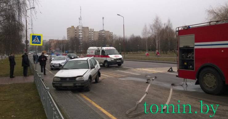 25-летняя работница скорой в Бресте попала в больницу в результате столкновения ГАЗа и учебного Volkswagen Golf