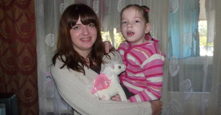 У 7-летней бобруйчанки  —  диагноз ДЦП 3 степени, приобретенный ДЦП синдром.