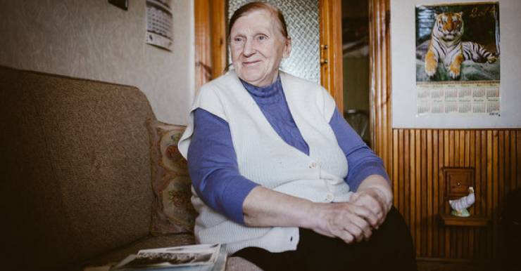 Медсестра 1 поликлиники Минска Аида Черепко в возрасте 77 лет продолжает ходить пешком на визиты 
