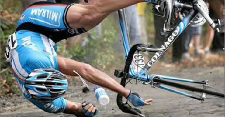 Травмирование, как правило, происходит во время преодоления каких-то преград (возвышений, крутых спусков), а также при неправильном торможении.