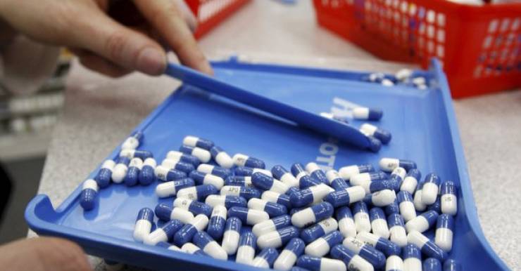 Национальная валюта за последние месяцы девальвирована почти на 30%, а субстанции покупаются за рубежом за валюту. Каким образом в таких экономических условиях удается не поднимать цены на белорусские лекарства?