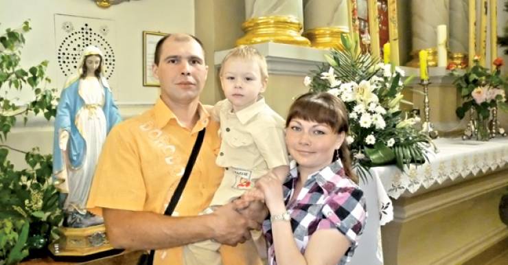 Юлия Кликс с сыном Ваней и мужем Эдуардом.